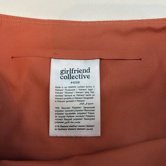 Girlfriend Collective Coral Colored Compressive High-Waisted Leggings Capri - Picture 3 of 4